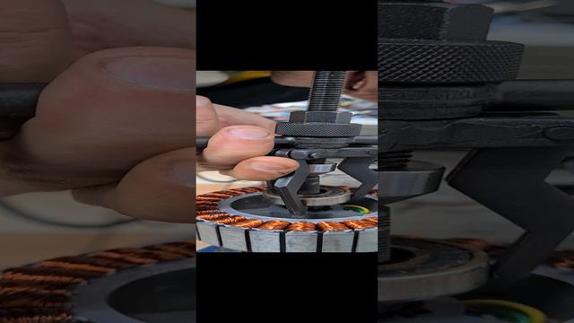 Извлечение подшипника RS6202 с мотор колеса kugoo s3 с помощью съёмника смотреть онлайн