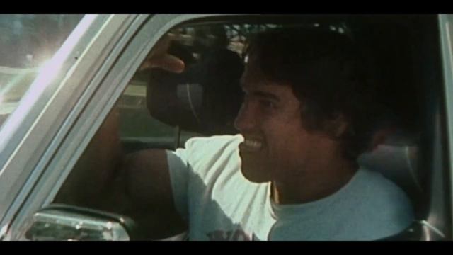 Арнольд Шварцнеггер едет под фонк смотреть онлайн