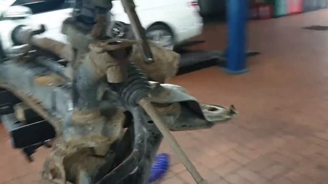 Ремонт Сузуки Свифт. Замена рулевой рейки. смотреть онлайн