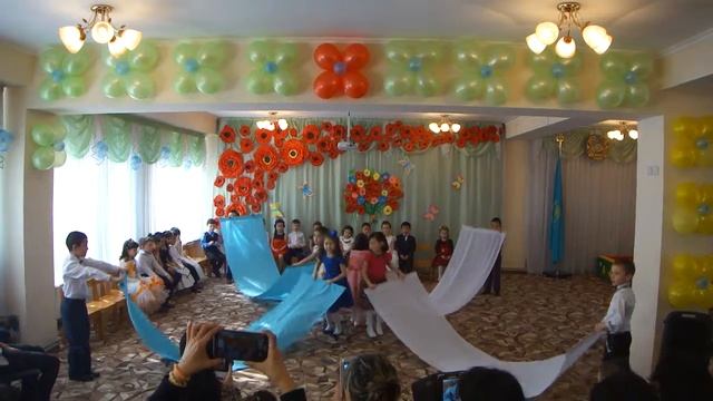 Утренник в детском саду...детки просто молодцы!!! смотреть онлайн