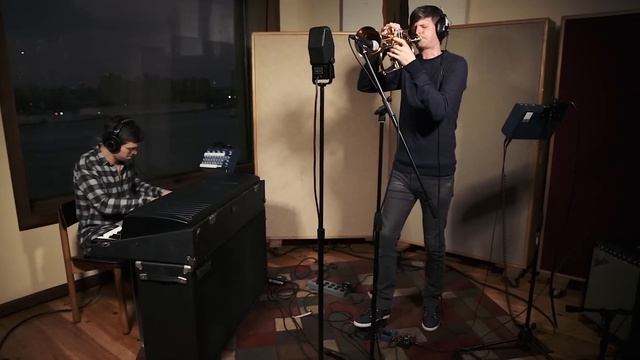 Mike 'Maz' Maher of Snarky Puppy demoing his Dunlop/MXR pedals смотреть онлайн