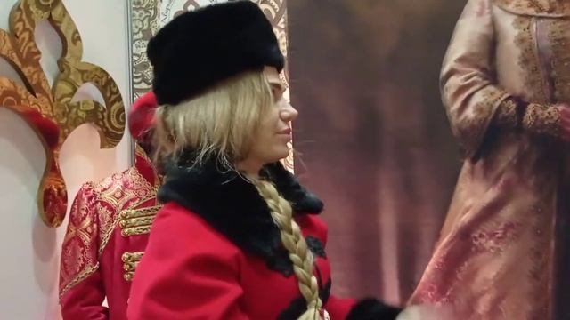 Царская русская одежда в Гостинном Дворе смотреть онлайн