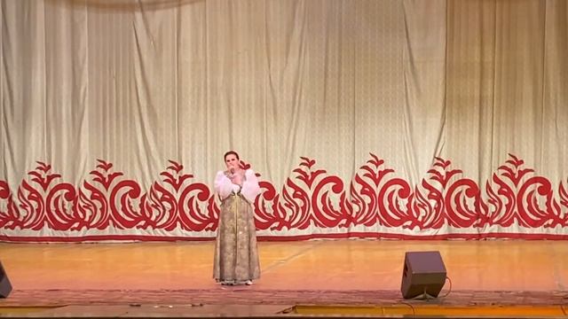 Солистка ансамбля песни и танца "Донбасс" Виктория Струкова - "Гляжу в озера синие" смотреть онлайн