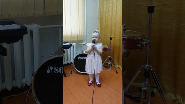 ходит наша бабушка смотреть онлайн