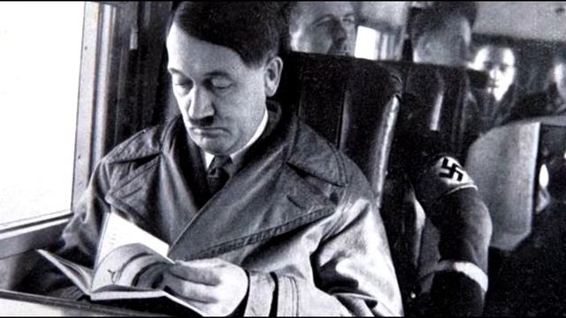 Почему Гитлер носил такие усы? смотреть онлайн