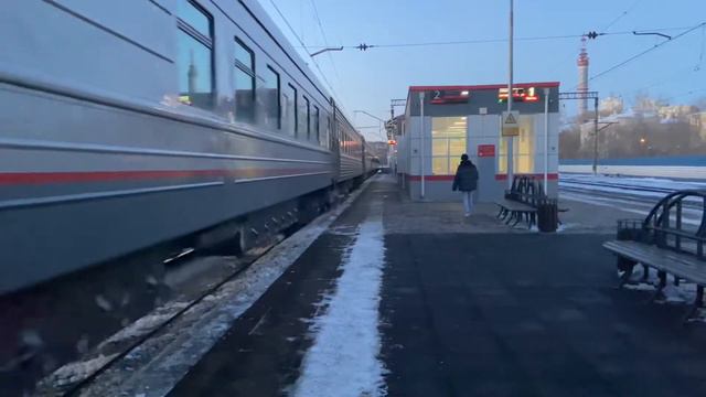 ЭП2К-340 с пассажирским поездом следует по перегону Екатеринбург Пассажирский—Шарташ смотреть онлайн