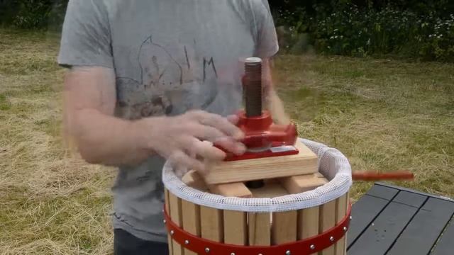 Saftpresser 12 l www.tjengo.com смотреть онлайн