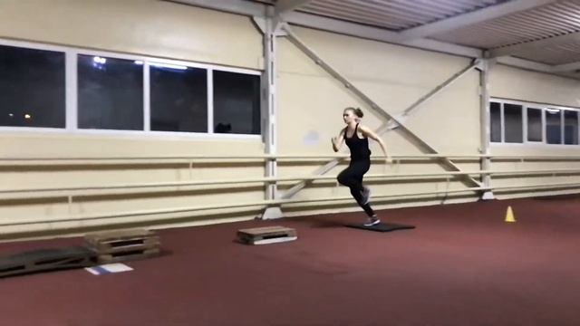 Легкая атлетика в Днепре, (Днепропетровск). Прыжок в длину (с 8 беговых шагов) смотреть онлайн