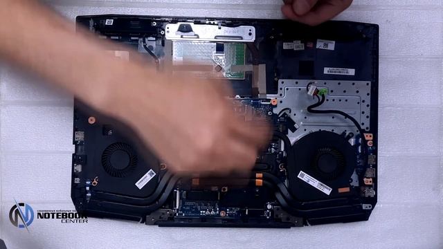 HP Omen 17-an053nr - Disassembly and cleaning смотреть онлайн