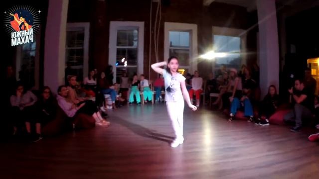 ЮЖНЫЙ МАХАЧ | Waack Kids 1/2 Final | Оля & Софа смотреть онлайн