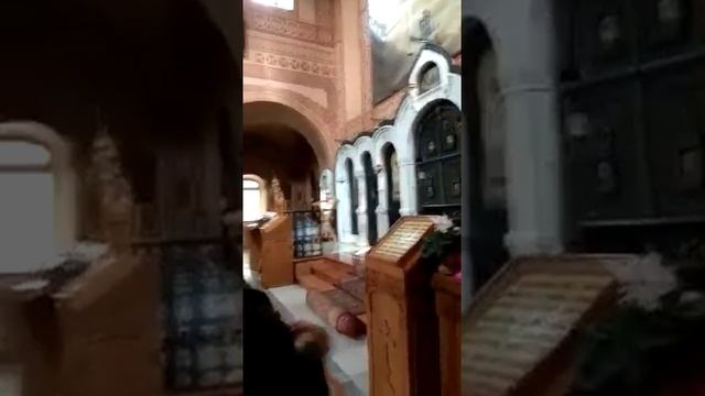 Песнь Пресвятой Богородицы. Женщина восхитительно поет. смотреть онлайн