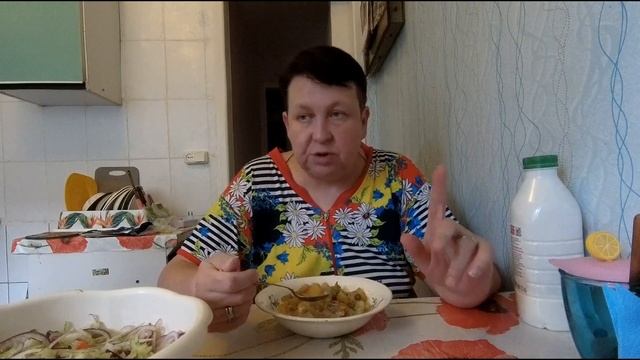 МУКБАНГ ТУШЁНЫЕ ОВОЩИ С КУРИЦЕЙ и ЛЕТНИЙ САЛАТ. MUKBANG/VLOG/EATING смотреть онлайн