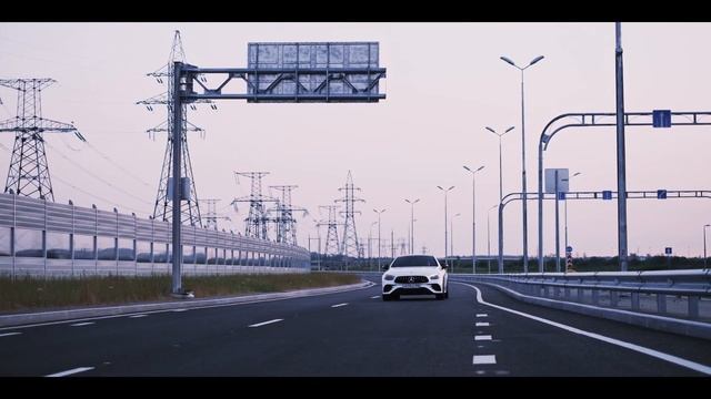 В такие жаркие дни только на Mercedes E53 AMG смотреть онлайн