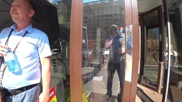 Устроили пикет у Госдумы в поддержку водителей такси. смотреть онлайн