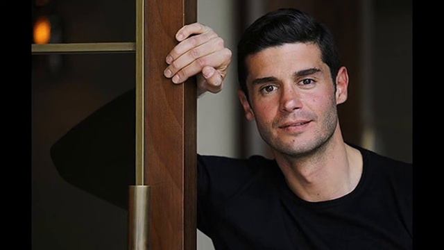 Berk Oktay y Yıldız Çağrı Atiksoy se van a casar смотреть онлайн