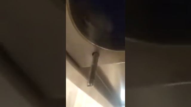 Фризер мороженого (показ работы фризера без смеси)