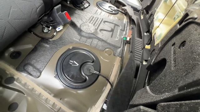 Как снять задний диван на Toyota RAV4