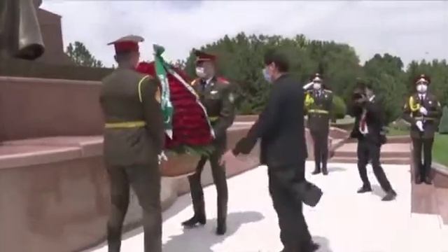 Imran Khan laid flowers at the Monument to the Independence and Humanism on the Mustaqillik Maydoni смотреть онлайн