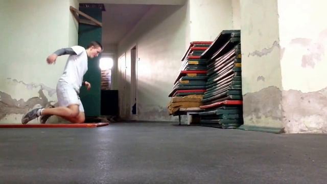 Прыжок с колен + прыжок на тумбу смотреть онлайн