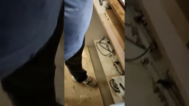 Двери Креда. Как делают присадку фурнитуры на дубовых дверях. смотреть онлайн