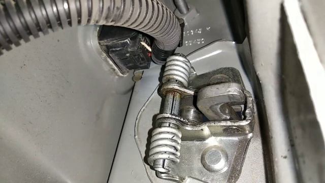 Opel Vivaro, Renault Traffic,восстанавливаем ограничитель двери смотреть онлайн