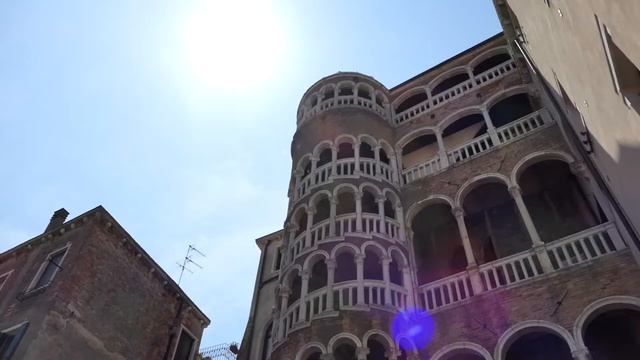 Italy Venice Scala Contarini del Bovolo смотреть онлайн