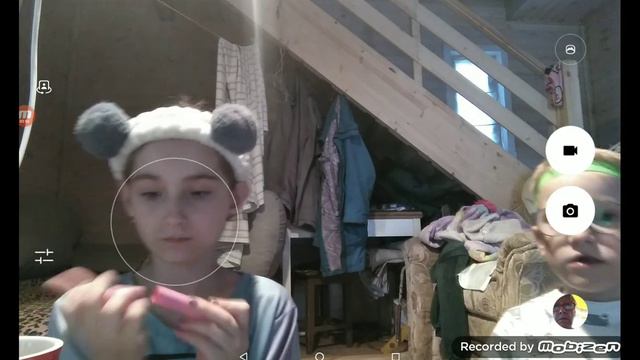 кто находится в сумке у Эли смотреть онлайн