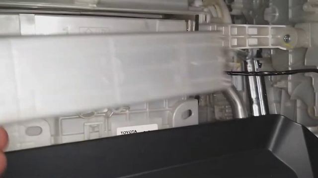 Замена салонного фильтра Toyota CH-R смотреть онлайн