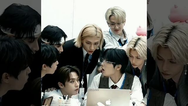 STREY KIDS смотреть онлайн