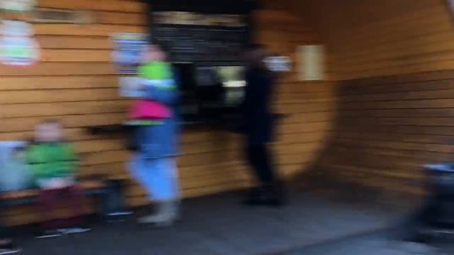 Семейная прогулка по новому парку Победы в Ирпене смотреть онлайн