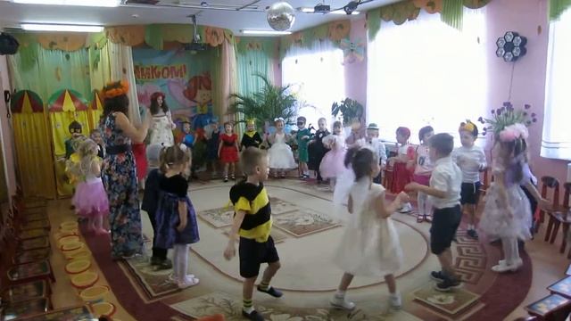 8 марта праздник для мам, бабушек, девушек и девочек смотреть онлайн