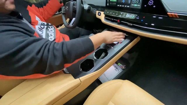 抢先试驾体验长安UNI-K，驾乘舒适设计亮点多，全新蓝鲸2.0T+爱信8AT的动力组合到底表现如何？15-18万你会买单吗 смотреть онлайн