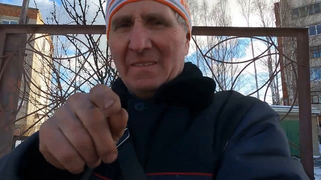 Трицикл Аякс 250 см3. Еду гружёный в гору (661кг).mp4