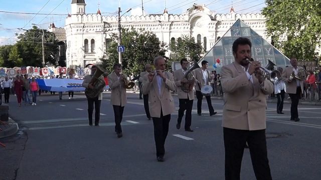 День города в Симферополе. 4 июня 2016 года. Шествие от площади Куйбышева до Ленина смотреть онлайн