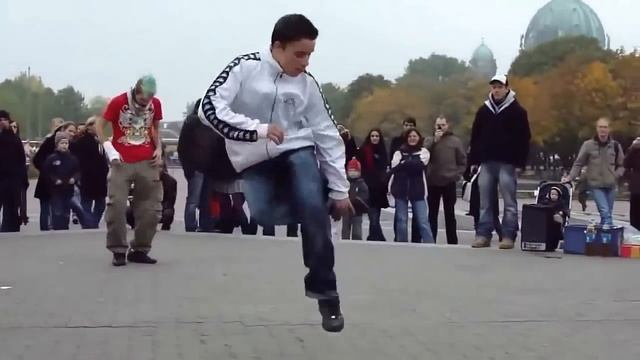 Еврейский танец “7 ׃40“ Remix" Немцы танцуют 7.40 ? или их заставили )) смотреть онлайн