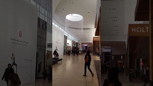 Fire Alarm at Yorkdale Shopping Center - Mass Panic? смотреть онлайн