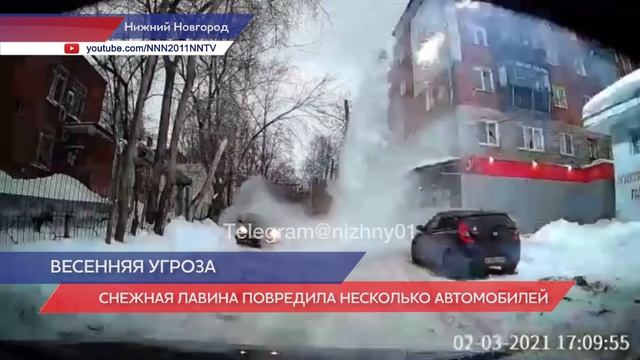 Снежная лавина повредила несколько автомобилей на улице Терешковой смотреть онлайн