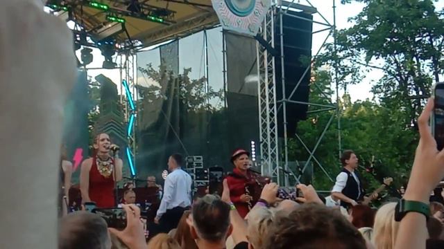 Олег Скрипка і НАОНІ - Несе Галя воду + Галю, приходь / Країна Мрій 2023 смотреть онлайн