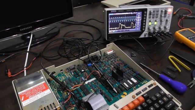 What causes these weird artifacts on the BBC Micro's data bus? смотреть онлайн