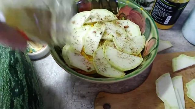 Как приглтовить вкуснющие сыроедные кабачки смотреть онлайн