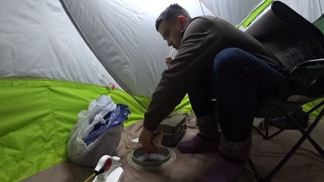 Зимняя рыбалка с ночевкой смотреть онлайн