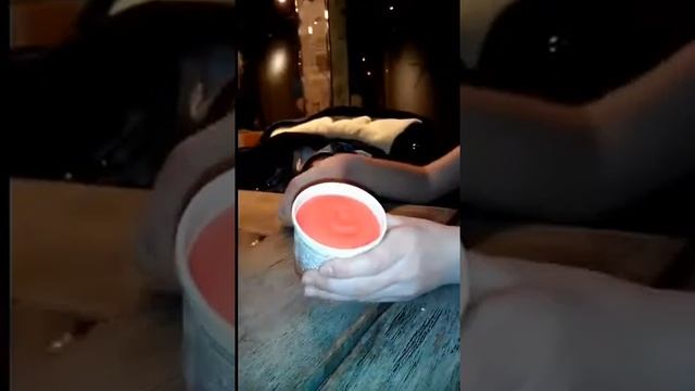 Москва ! В кафе "грабли" Беззубик пробует мороженное ! смотреть онлайн
