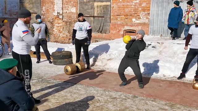 Алан Арангулов. 10 лет. Толчок гири 16 кг за 1 минуту. 22 подъёма. смотреть онлайн