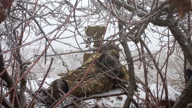 Russian Fagot ATGM crew attack a Ukrainian bunker in Artyomovsk direction смотреть онлайн