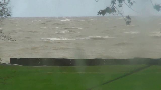 Lovely weather we're having... смотреть онлайн