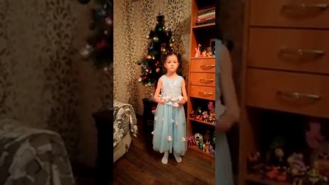 стихотворение «Мы снежинки, мы пушинки» смотреть онлайн