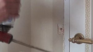 Как запенить тонкую щель. Строительный ЛАЙФХАК. Трубочка для пенного пистолета