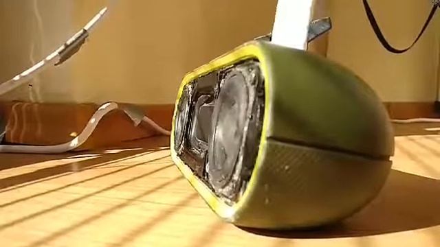 Sony srs xb20 bass test 80% volume (Bad mic) смотреть онлайн