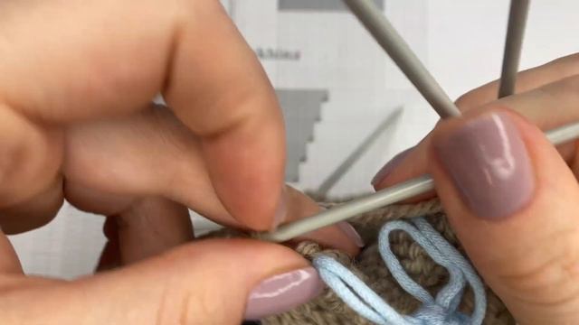 Детские варежки спицами на 7-10 лет, подробный мастер класс + попетельная схема. смотреть онлайн