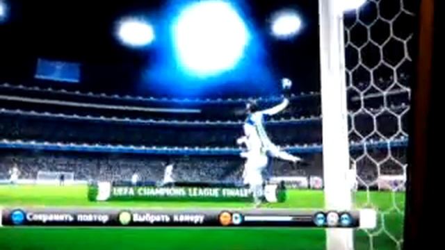 Супер автогол рукой в PES 11.mp4 смотреть онлайн